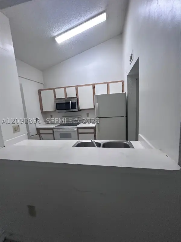 2890 N Oakland Forest Dr #202, Oakland Park, FL 33309