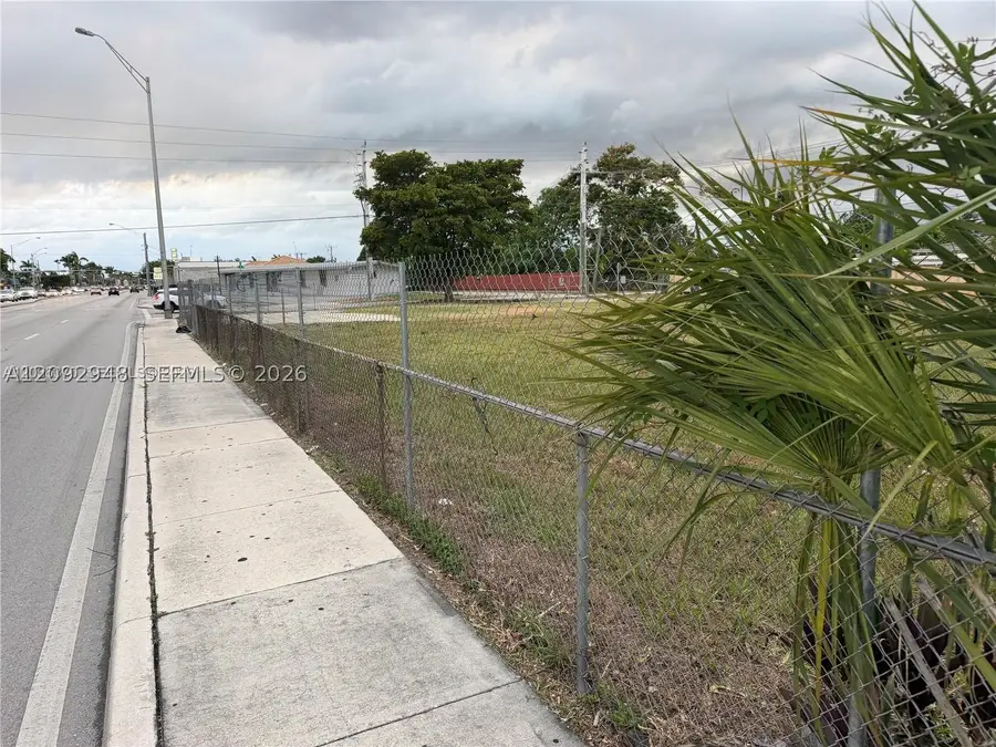 291 W 49th St, Hialeah, FL 33012 - #3