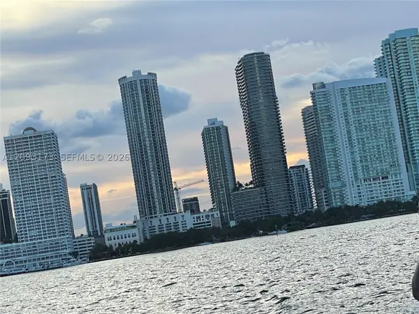 1750 N Bayshore Dr #2810, Miami, FL 33132