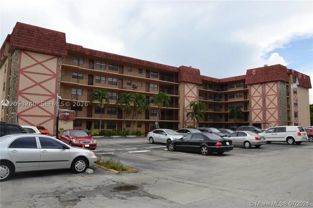 1325 W 68th St #221, Hialeah, FL 33014 - #1