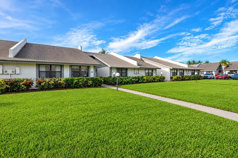 6064 NW 3rd St, Margate, FL 33063 - #2