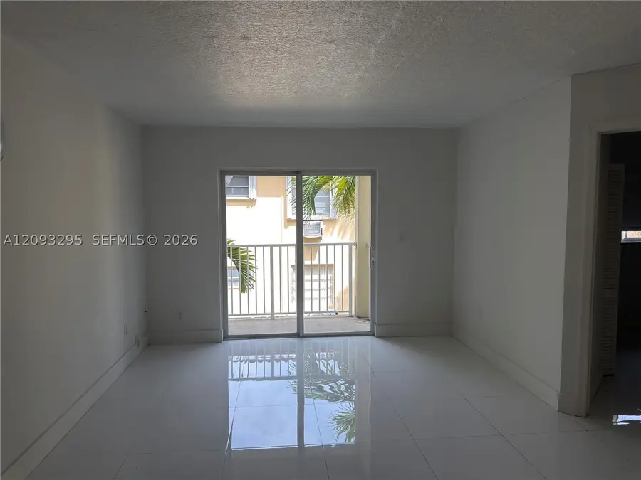 695 SW 11th St #204, Miami, FL 33129 - #2