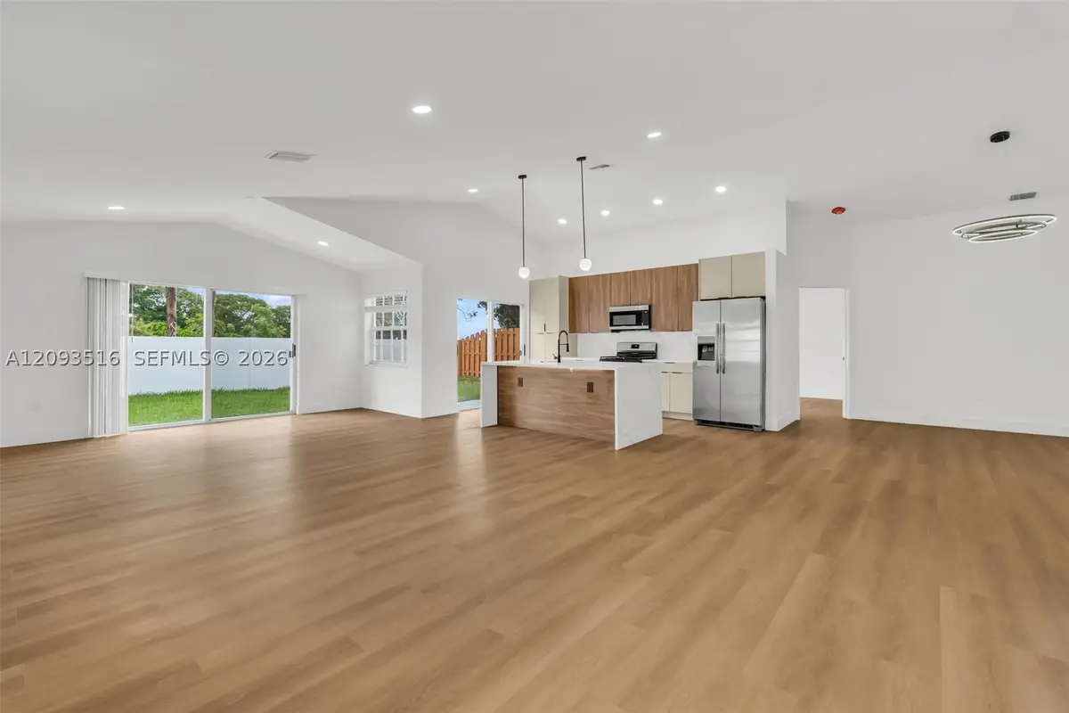 16 Gables Blvd, Weston, FL 33326 - #1