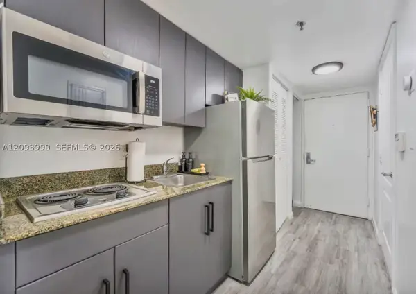 1200 Brickell Bay Dr #2610, Miami, FL 33131