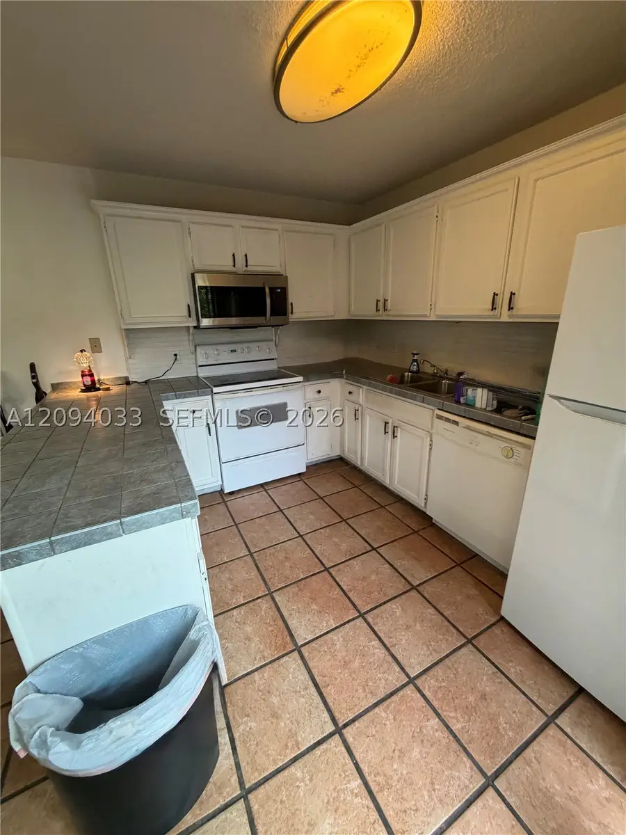 2564 Lakeview Ct, Cooper City, FL 33026 - #2