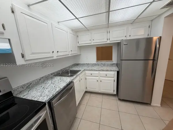 7825 Fairview Dr #202, Tamarac, FL 33321