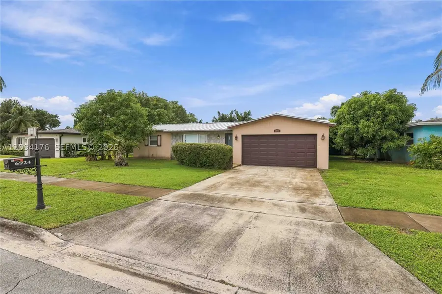 6924 NW 9th St, Margate, FL 33063 - #2