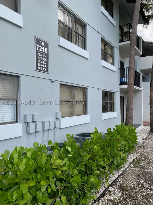 7030 NW 179th St #205, Hialeah, FL 33015