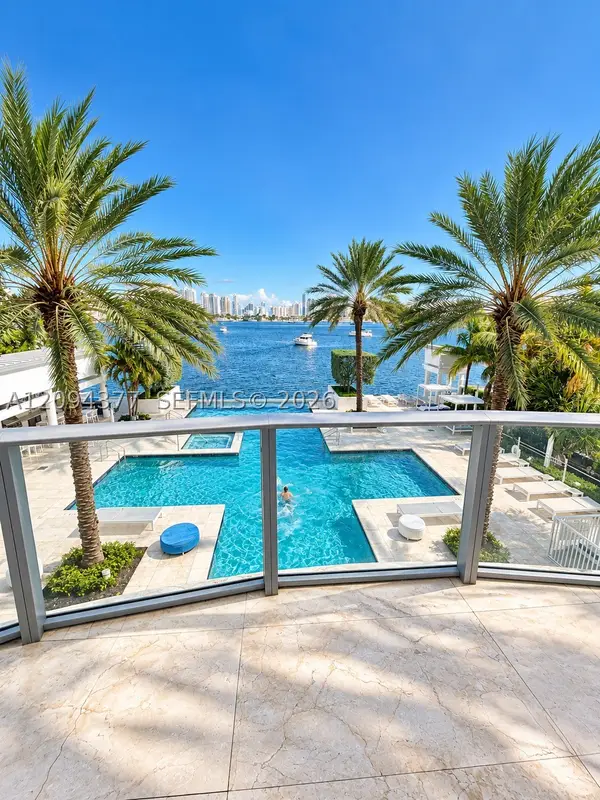 17301 Biscayne Blvd #211, North Miami Beach, FL 33160
