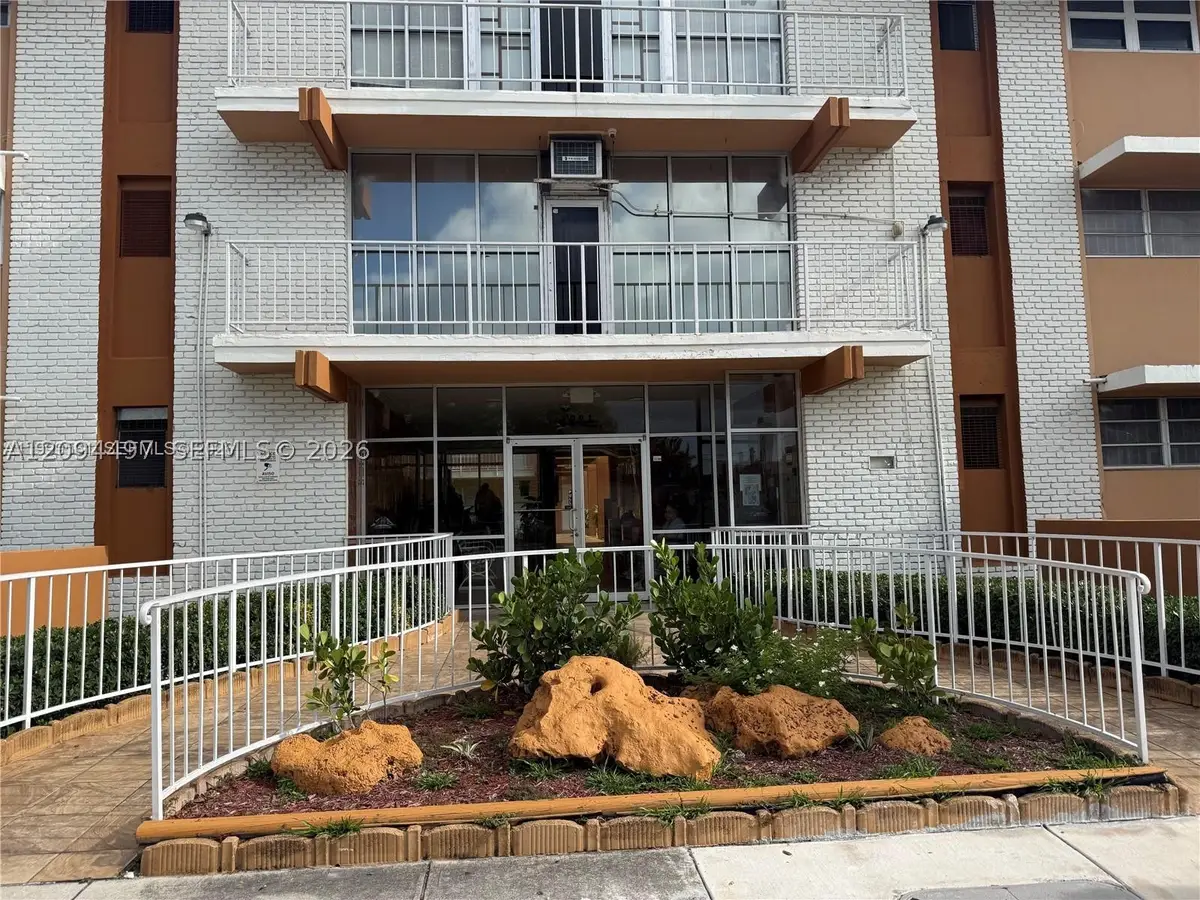 3881 W Flagler St #315, Miami, FL 33134 - #1