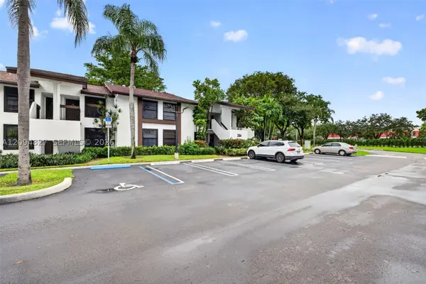 204 Lake Pointe Dr #107, Oakland Park, FL 33309