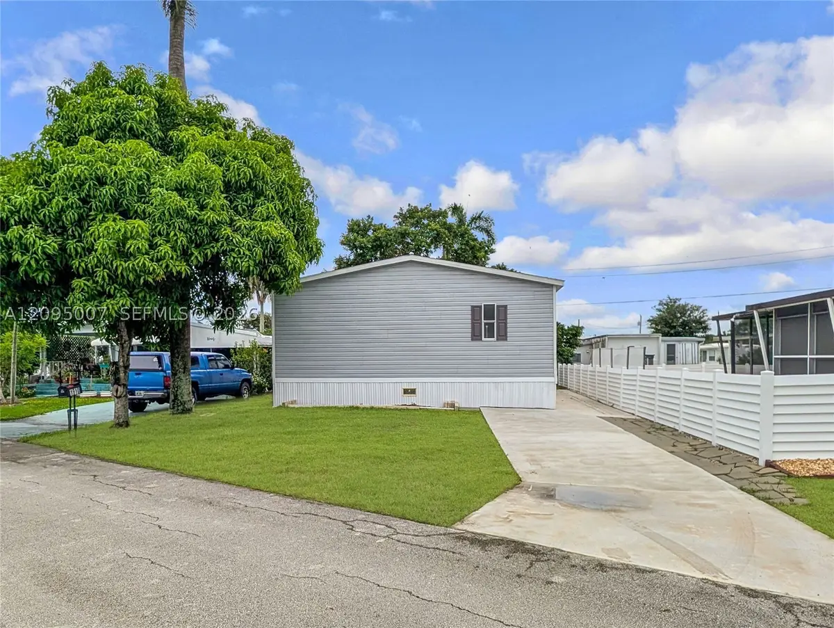 1910 SW 85th Ln, Davie, FL 33324 - #1