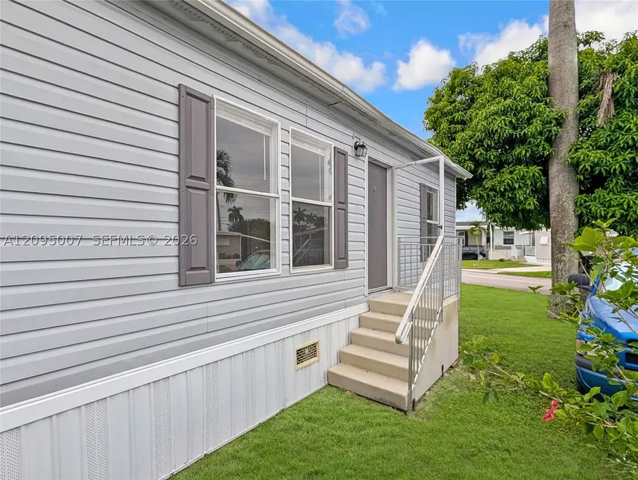 1910 SW 85th Ln, Davie, FL 33324 - #3