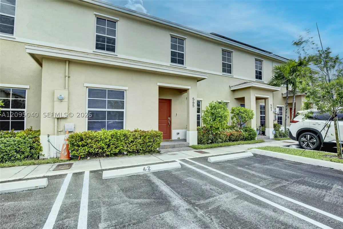 565 NE 5th Pl, Florida City, FL 33034 - #1