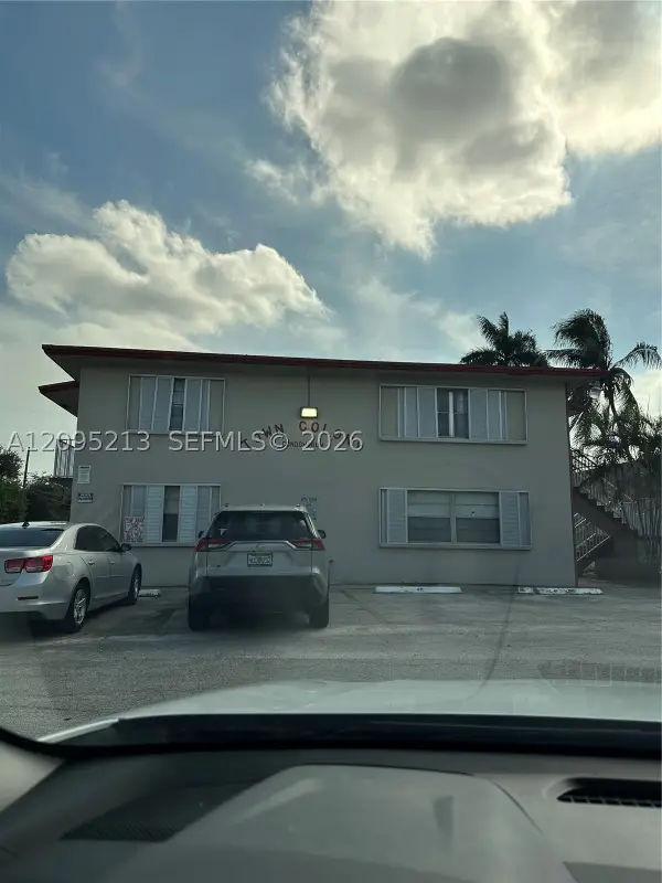 2918 Funston St #33B, Hollywood, FL 33020
