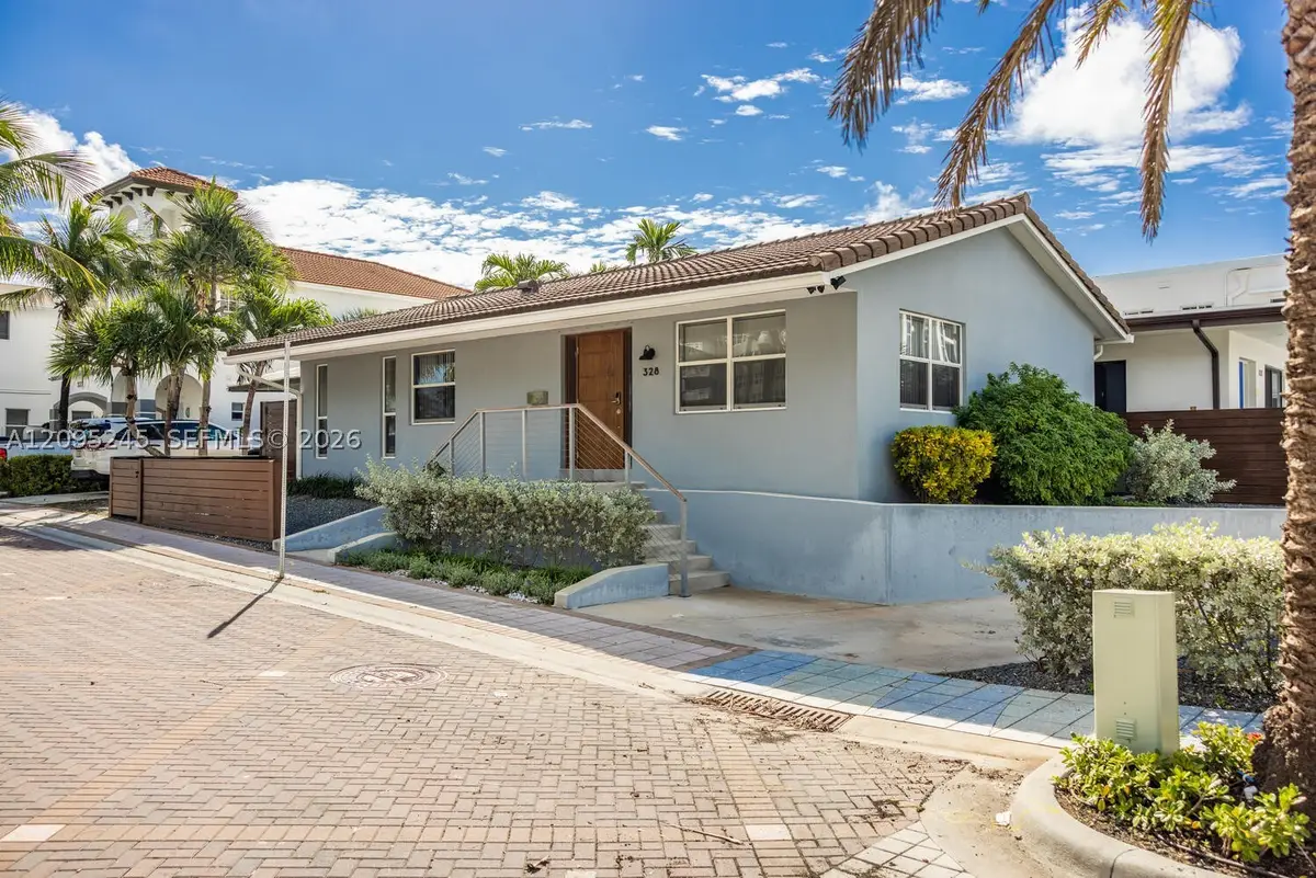 328 Missouri St, Hollywood, FL 33019 - #1