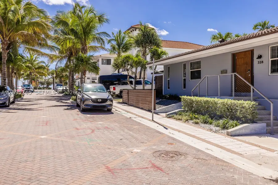 328 Missouri St, Hollywood, FL 33019 - #3