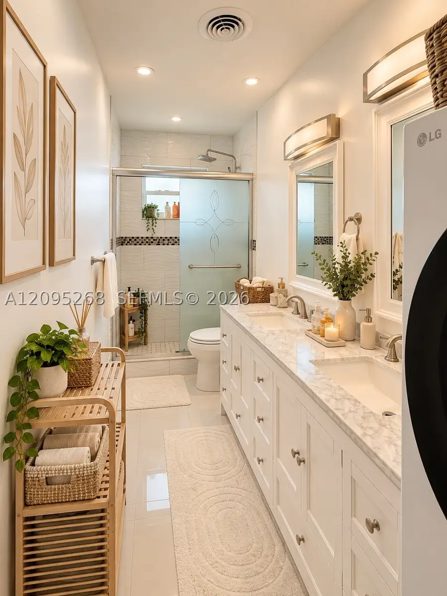 916 NE 10th St, Hallandale Beach, FL 33009 - #3