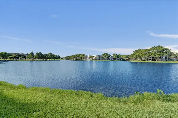 1522 Whitehall Dr #106, Davie, FL 33324