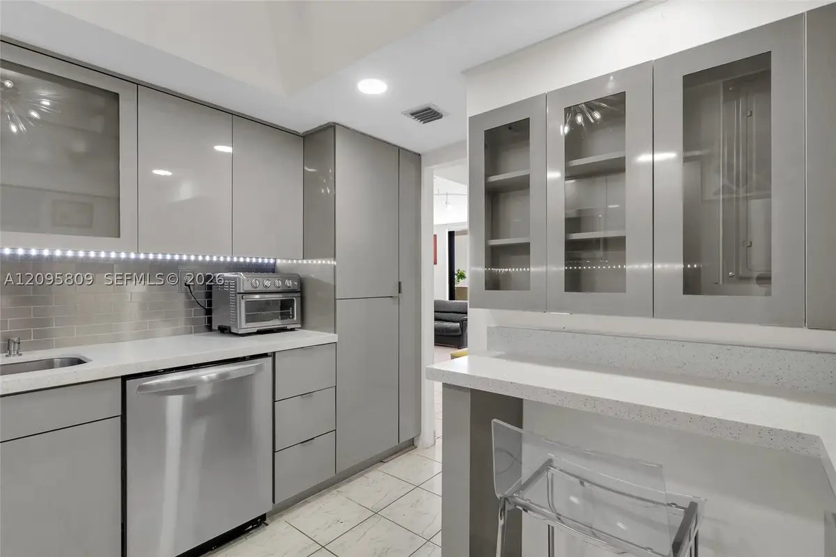 1623 Collins Ave #812, Miami Beach, FL 33139 - #1