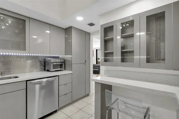 1623 Collins Ave #812, Miami Beach, FL 33139