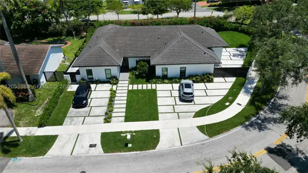 21498 Highland Lakes Blvd, Miami, FL 33179