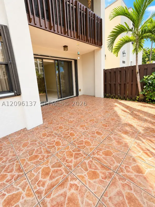 10135 NW 9th St Cir #5-106, Miami, FL 33172