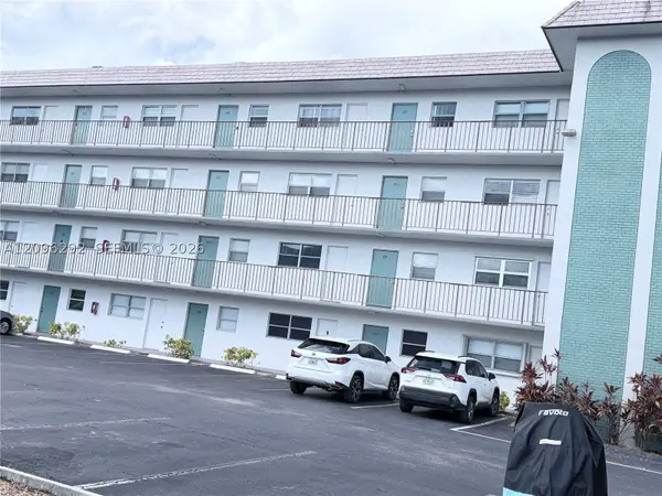 4311 Crystal Lake Dr #120, Deerfield Beach, FL 33064