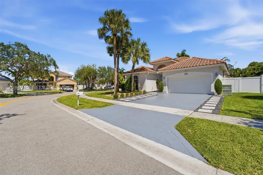 1391 NW 185th Ter, Pembroke Pines, FL 33029 - #2