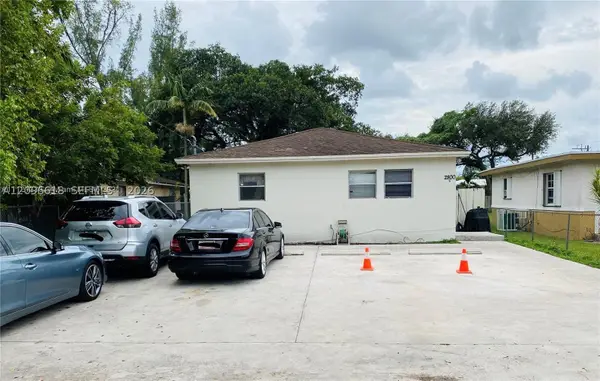 2800 NW 48th St, Miami, FL 33142