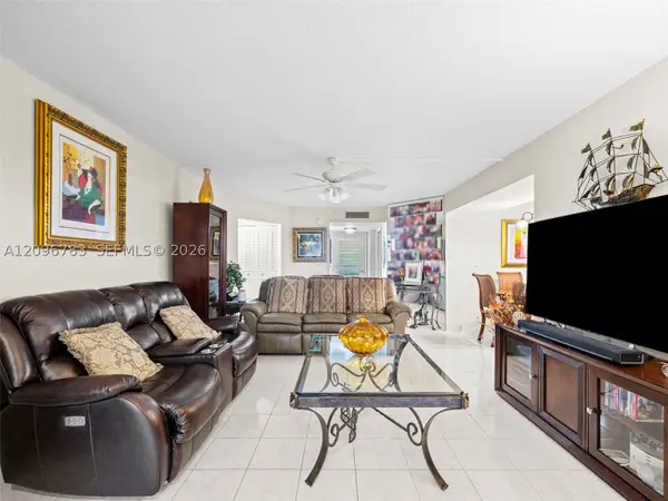 3661 Via Poinciana #401, Lake Worth, FL 33467