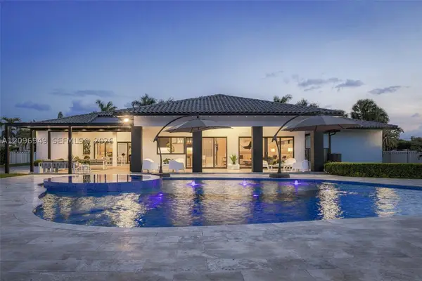 9995 NW 131st St, Hialeah Gardens, FL 33018