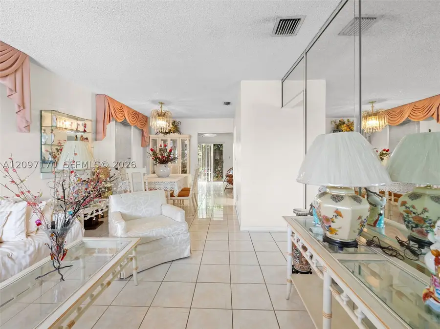 1075 W 32nd St, Hialeah, FL 33012 - #2