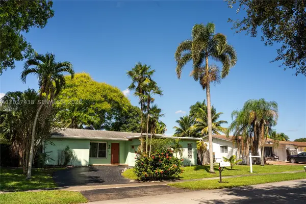 1010 NW 93rd Ter, Pembroke Pines, FL 33024
