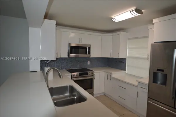 425 SE 11th Ter #403, Dania Beach, FL 33004