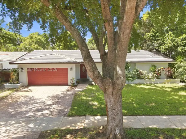 16500 E Stonehaven Rd, Miami Lakes, FL 33014