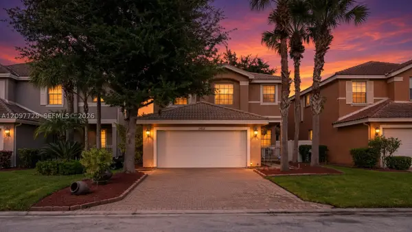 5402 W Queenship Ct, Green Acres, FL 33463