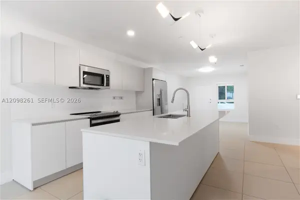 2555 NE 193rd St #2102, Miami, FL 33180