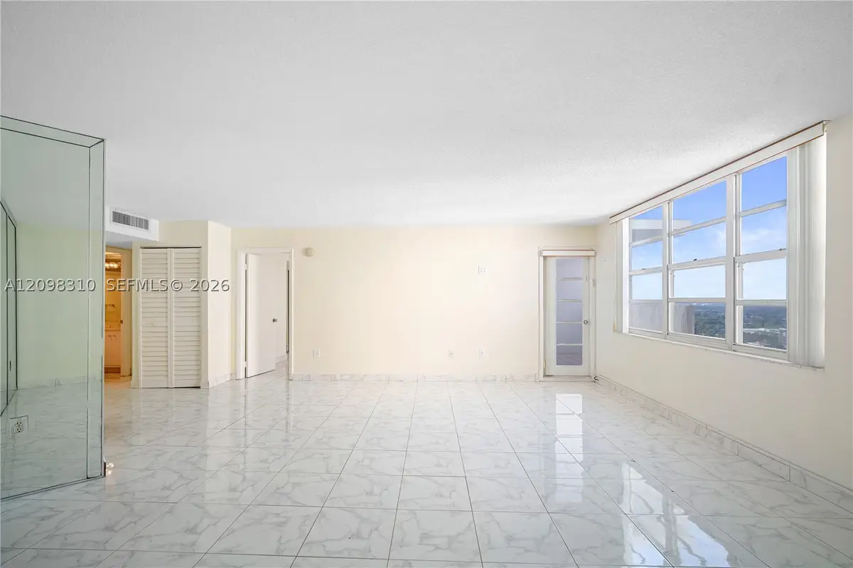 2750 NE 183rd St #PH06, Aventura, FL 33160 - #1
