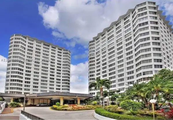 999 Brickell Bay Dr #1807, Miami, FL 33131