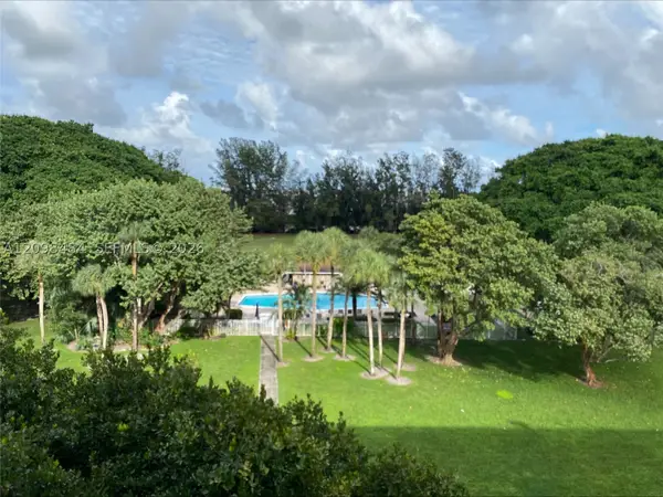 2650 S Course Dr #110, Pompano Beach, FL 33069