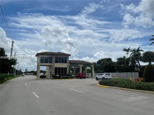 800 SW 142nd Ave #104N, Pembroke Pines, FL 33027