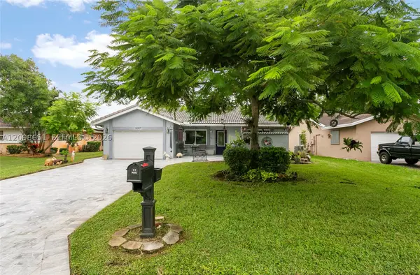 10307 70th St, Tamarac, FL 33321