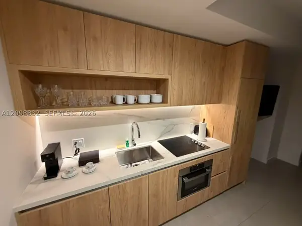 11 NE 6th St #406, Miami, FL 33132