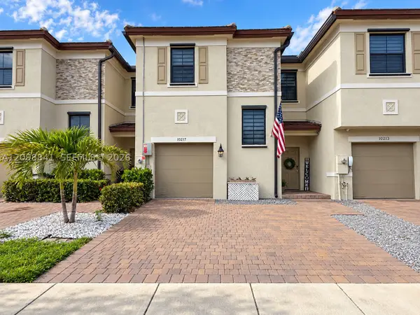 10217 SW 231st Ln, Miami, FL 33190