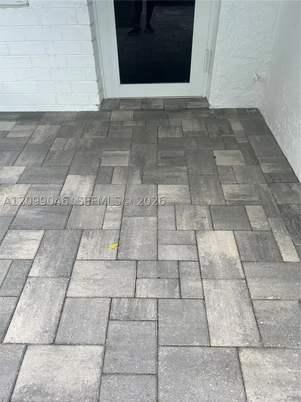 8221 NW 14th St, Plantation, FL 33322