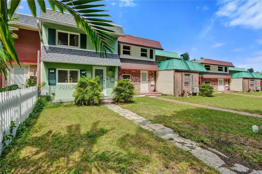 1719 NE 142nd St, North Miami, FL 33181 - #2