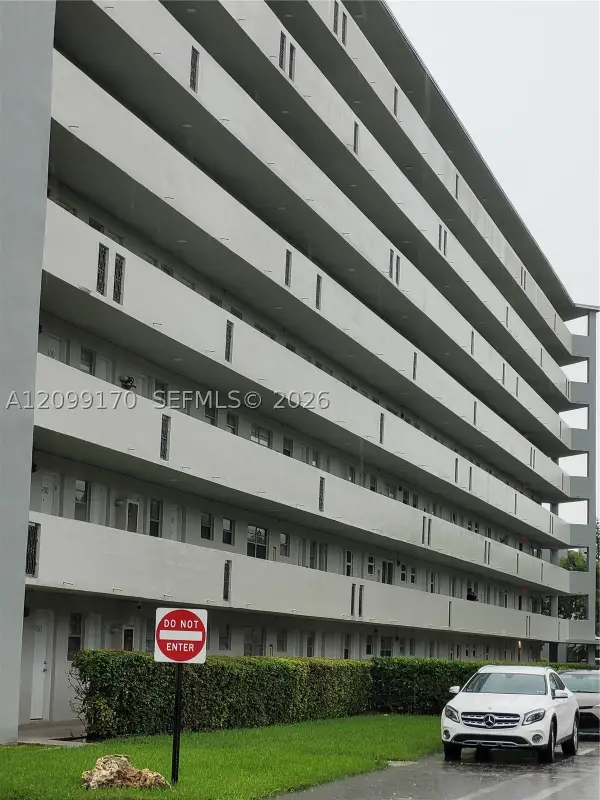 1770 NE 191st St #615-1, Miami, FL 33179