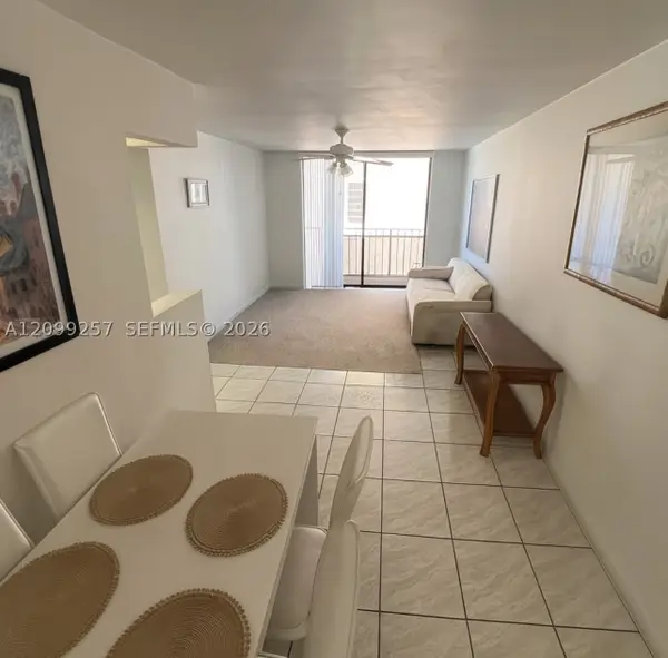 9686 Fontainebleau Blvd #402, Miami, FL 33172