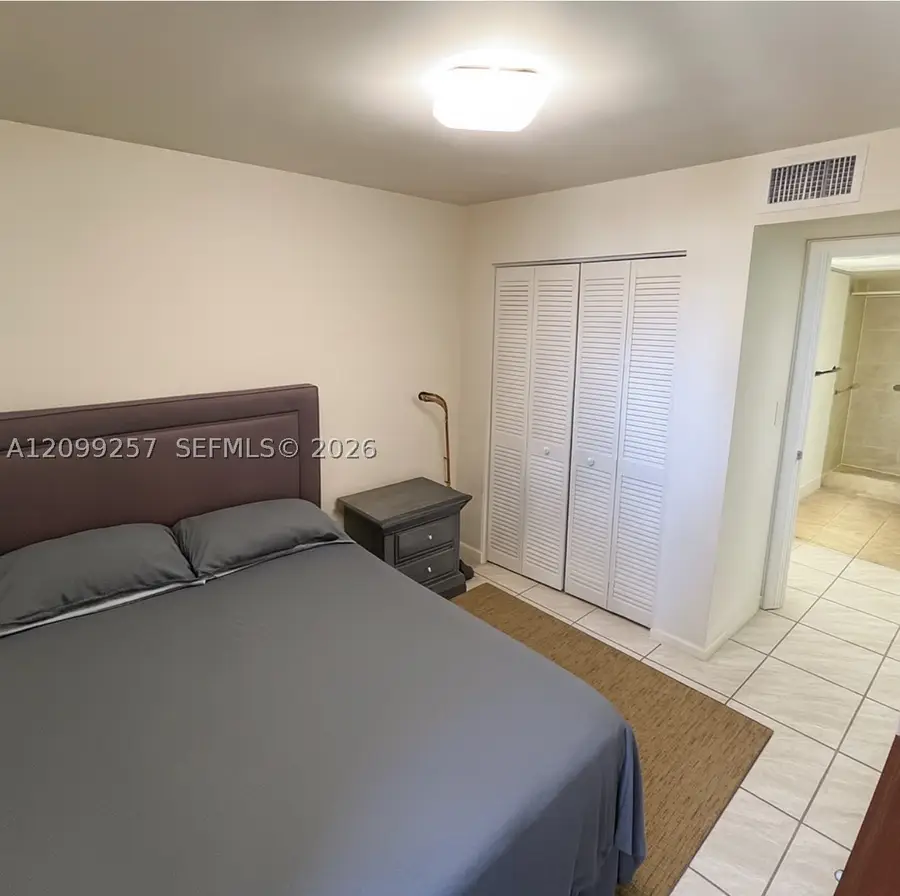 9686 Fontainebleau Blvd #402, Miami, FL 33172 - #3